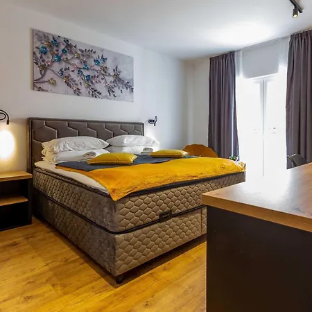 Pensionat Charming And Elegant Historic Center